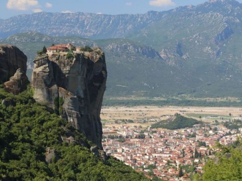 holy trinity monastery meteora tour - taxi in volos - taxiinvolos.gr